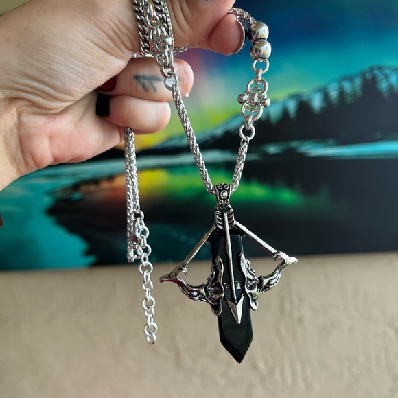 Handmade stainless steel maille link chain & onyx gemstone bow & arrow charm - Picture 2 of 12